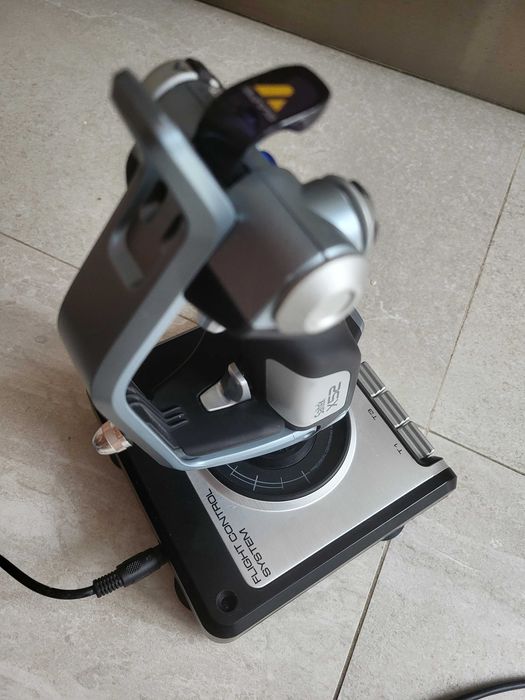 Джойстик Logitech Saitek X52 HOTAS в отлично състояние