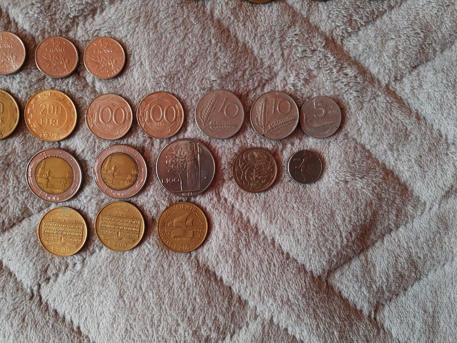 vand colectie de monede 210 buc