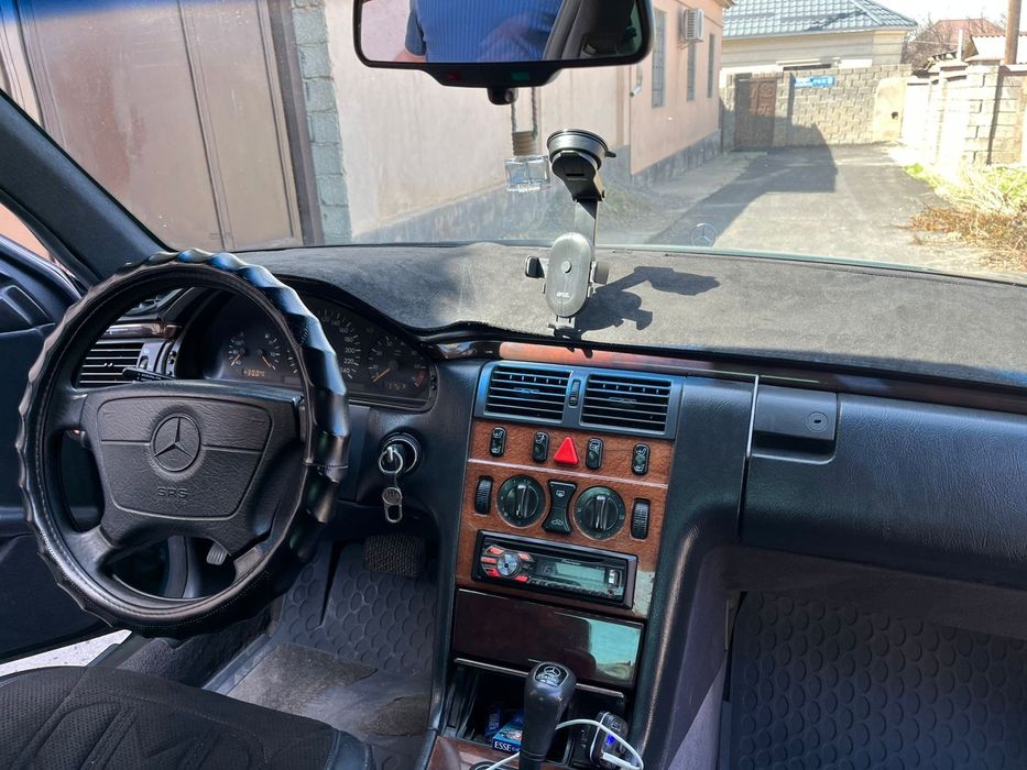 Продаётся срочна автомобиль марки Mersedes