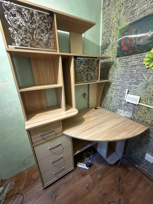 Продам компьютерный стол