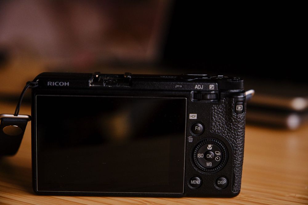 Фотоапарат Ricoh GR IIIx HDF с аксесоари в гаранция до 12.2026