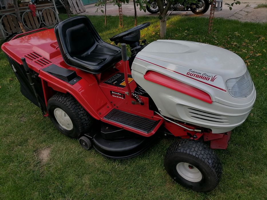 ТРАКТОРНИ КОСАЧКИ.Голям брой трактори.Косачки за трева