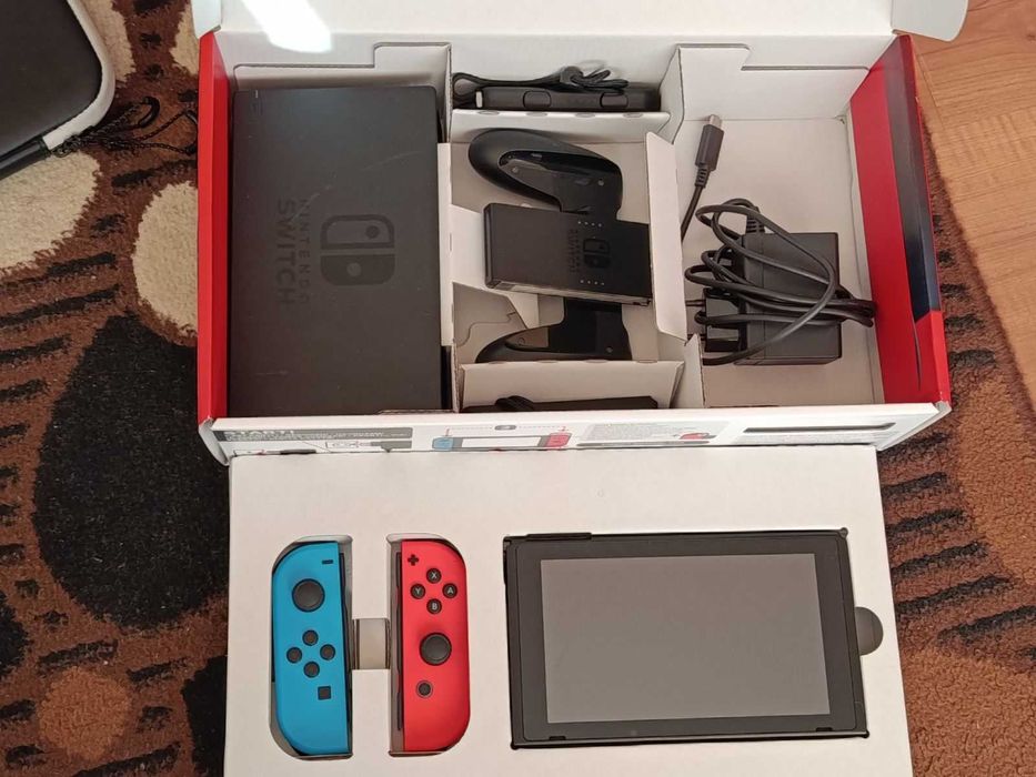 Nintendo Switch + 128гб карта и Калъф