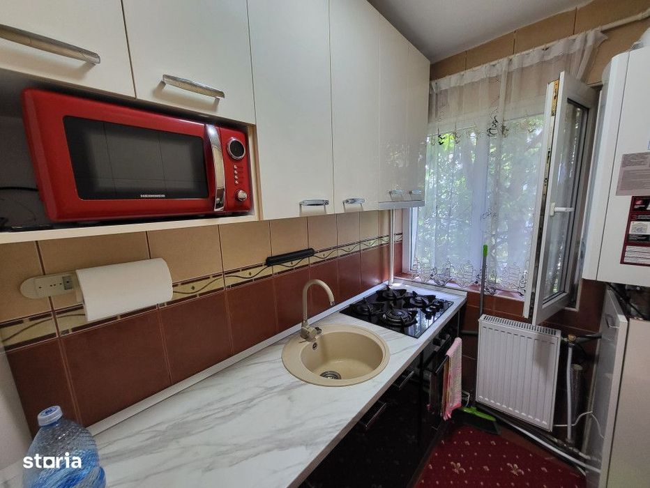 Apartament cu 3 camere str. Mioritei