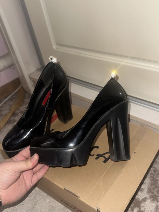 Туфли на высоком каблуке