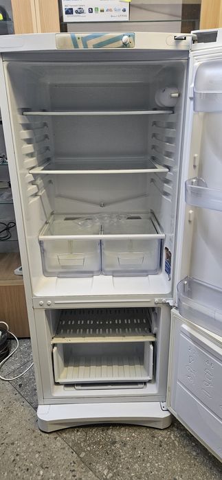 Продам холодильник Indesit