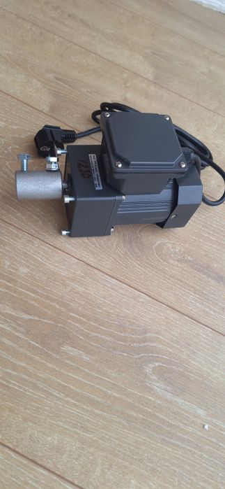 Rotisor motoreductor