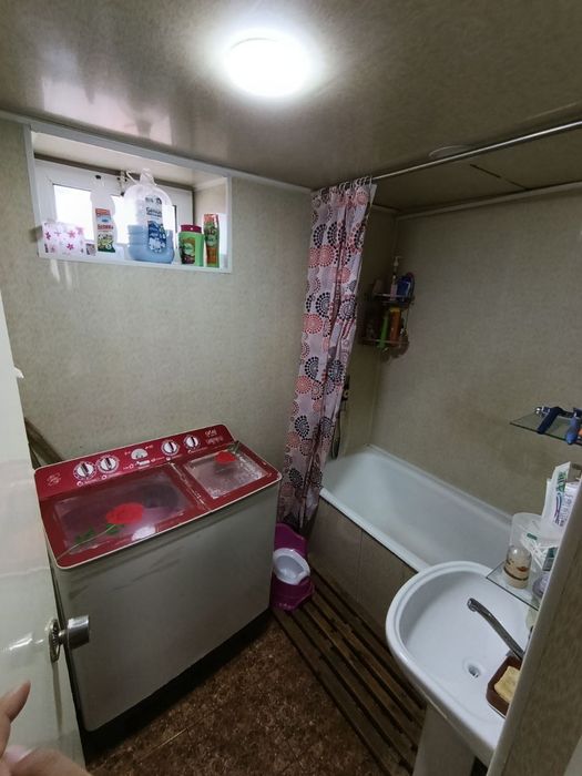 Срочно продается 3х ком кв 3-этаж 77-серия Микрорайон (сотилади)