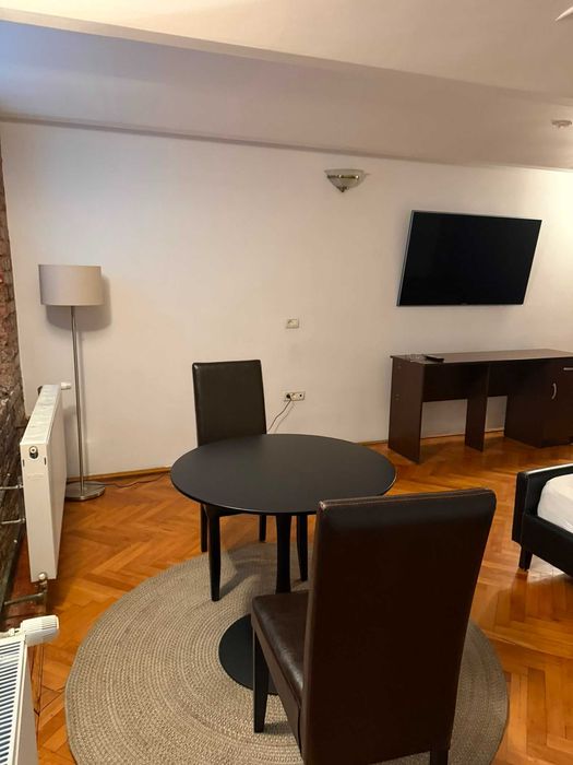 Inchiriez apartament cu utilitati incluse in pret,  studio, in centrul Brasovului, George Baritiu 18, minim 6 luni