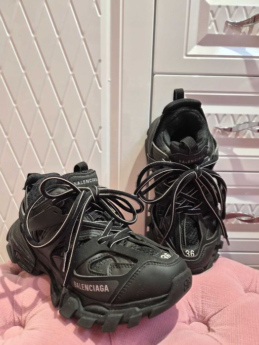 Продавам дамски обувки Balenciaga Trak