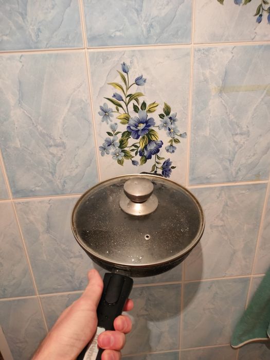 Продам сковородку 22см