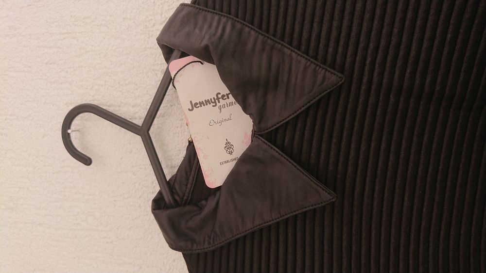 Продавам рокля с дълъг ръкав