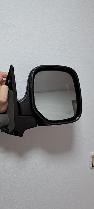 Oglindă laterala camioneta .