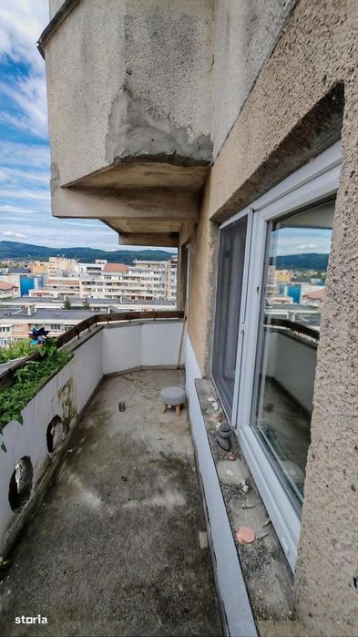 Apartament 3 camere – Central, Zăvoi | Renovat | Vedere panoramică