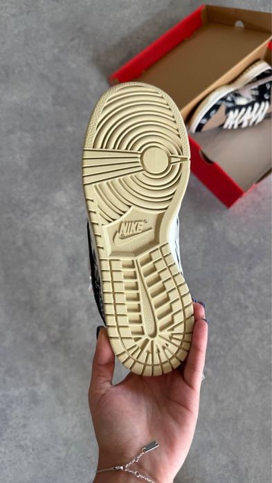 SB Dunk Low Travis Scott