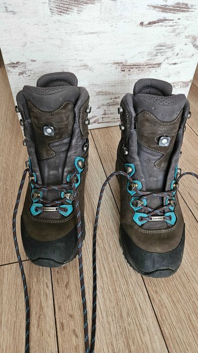 Продавам дамски обувки LOWA MAURIA GTX ws за планина , трекинг , лов .