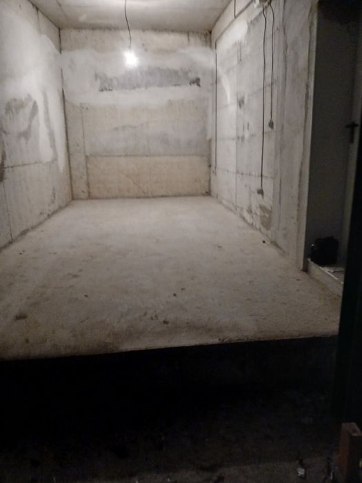 Продавам гараж до Гранд мол