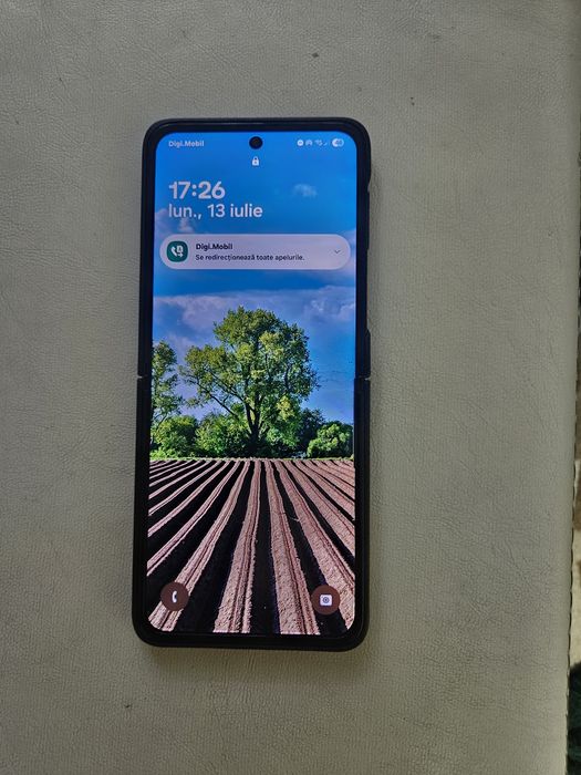 Samsung flip3 in stare buna plus husa carbon, negociabil