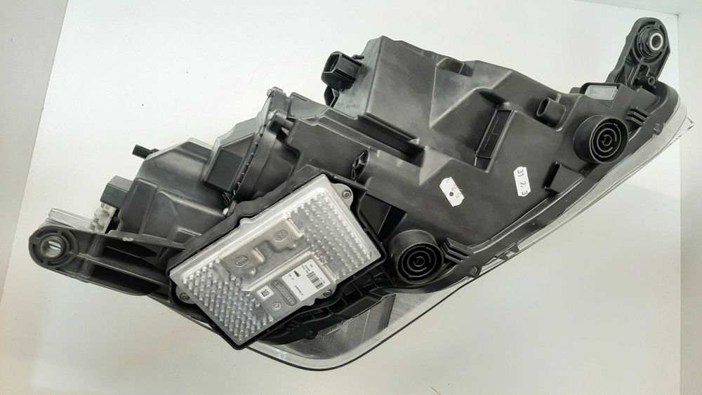 НОВ Сеат Толедо 4 лед ксенон ляв фар Seat Toledo 4 led far lyav lqv