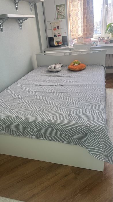 Продам кровать полуторка