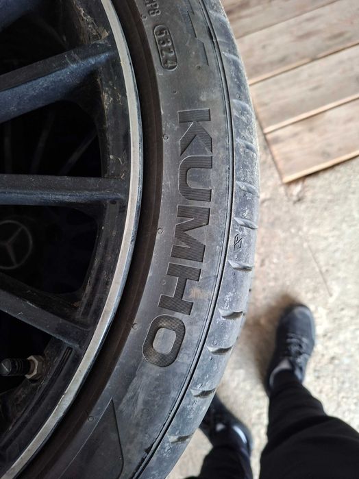 225/ 40/ 18  гуми