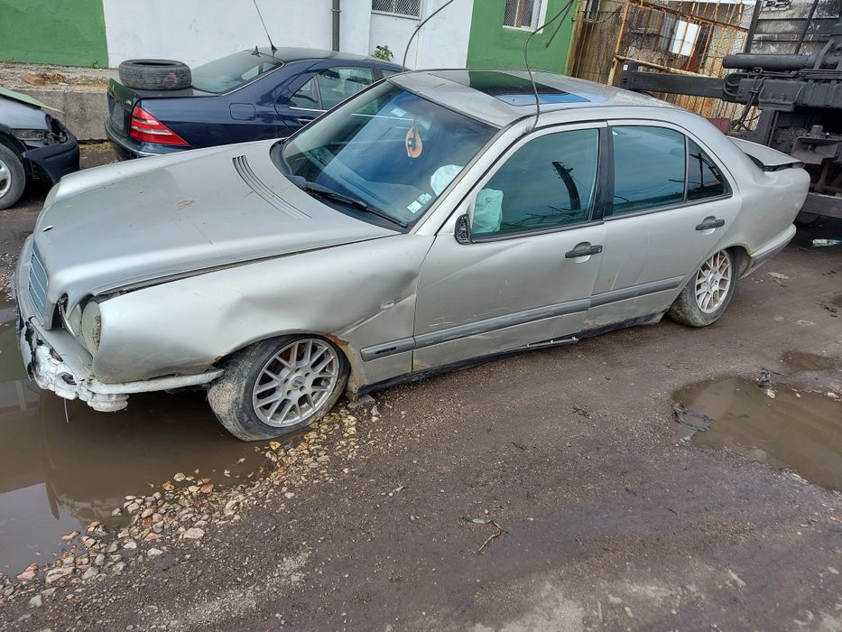 Мерцедес е220д 1999