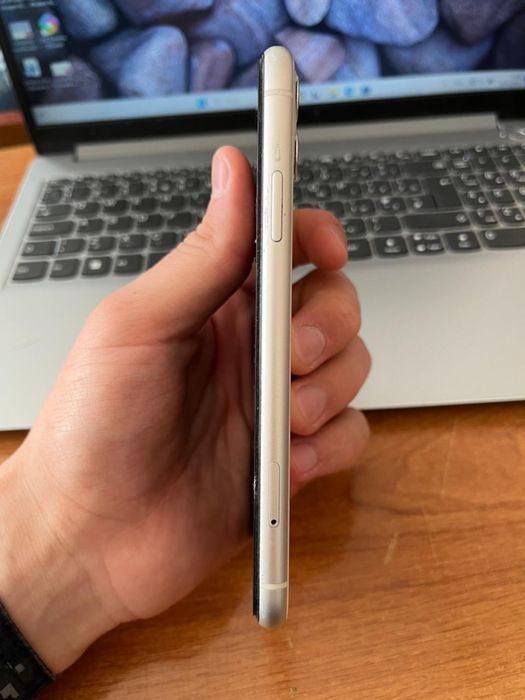 iPhone 11 в хорошем состоянии