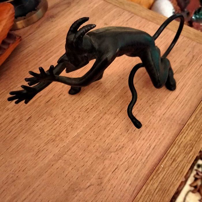 Продам статуэтку