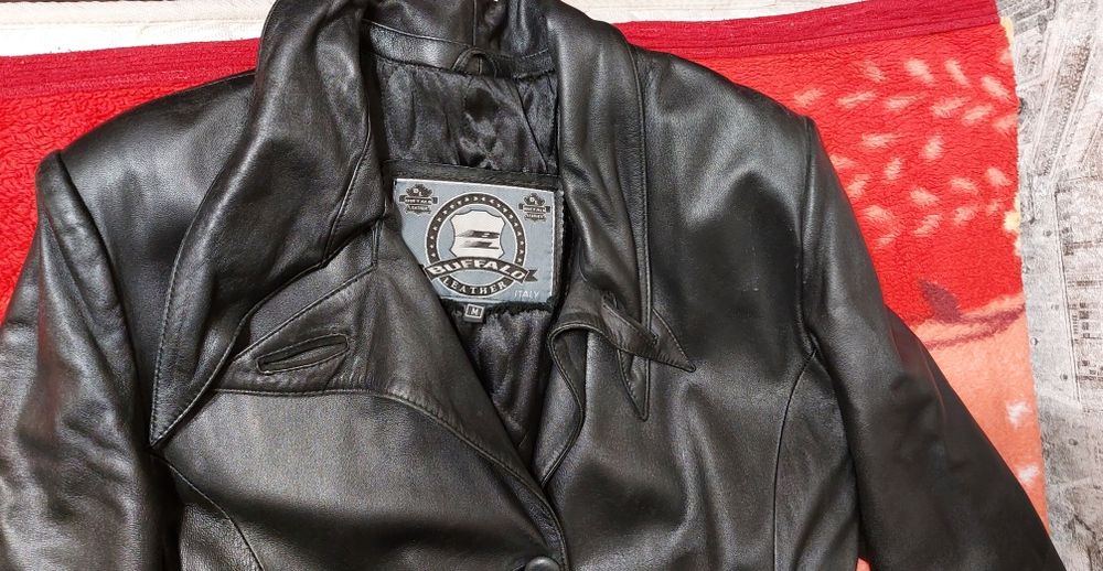 Продам женский кожаный плащ