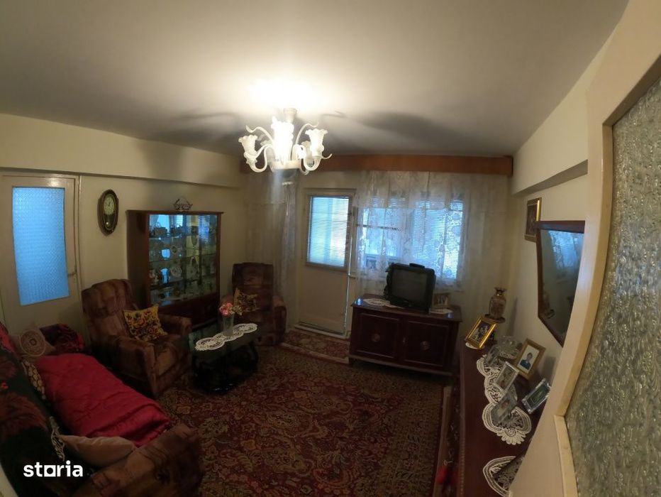 Apartament cu 3 camere la etajul 3/4 decomandat izolat termic