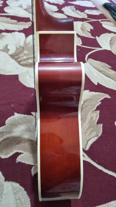 Gitara 'ROCKET', srochna sotiladi.