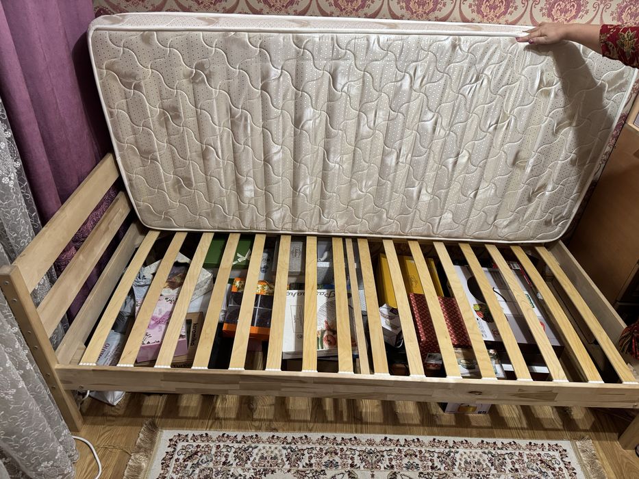 Кровать для спальной комнаты