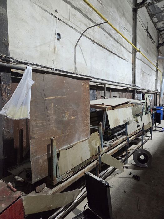 Железные стеллажи