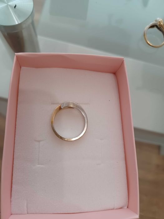 Златен пръстен с диаманти 0.3 карата