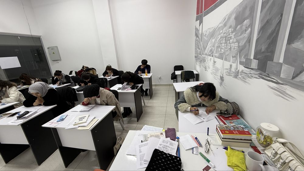 Parta va stullar sotiladi(15 ta)