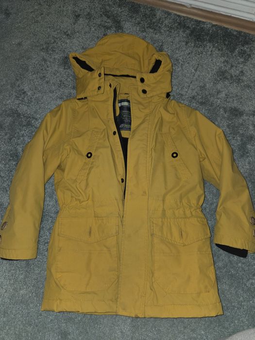 Vând geaca de iarna pentru băieți, impermeabila, mărimea 128, 7-8 ani