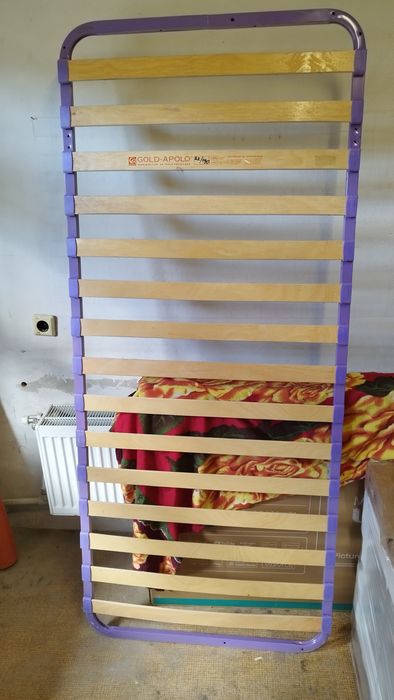 Под матрака рамка