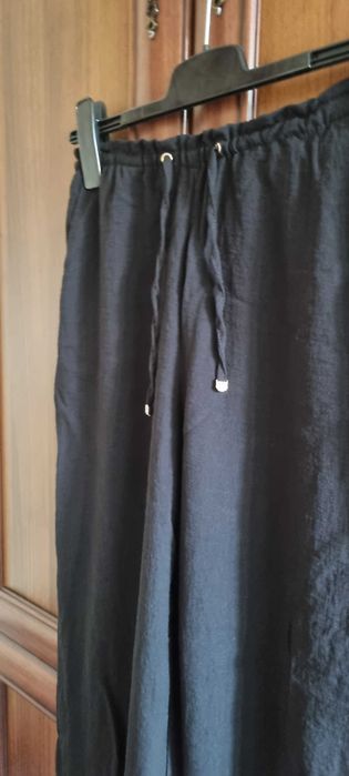Pantaloni cu crac larg