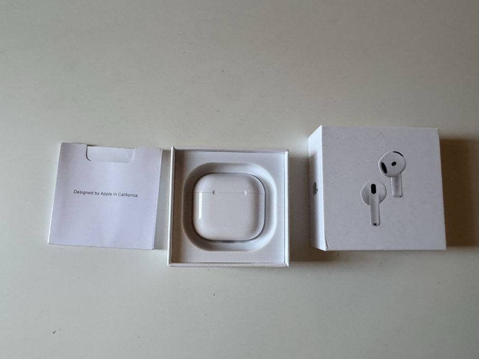 apple airPods 4