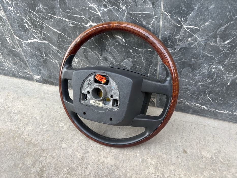 Деревянный руль на VW Tuareg 1