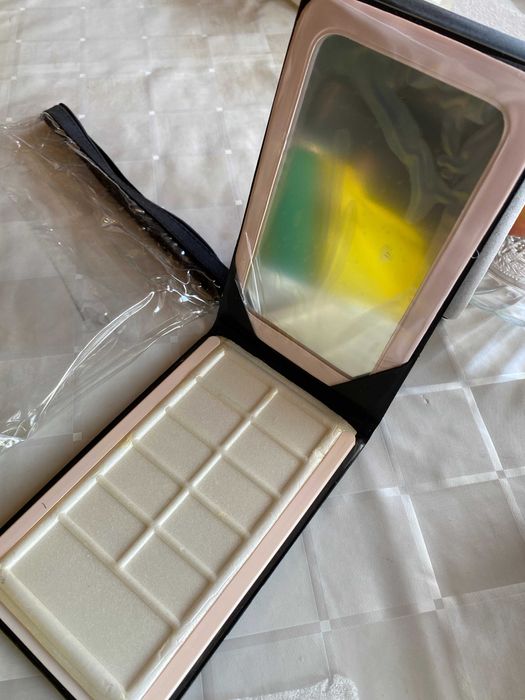 Зеркало косметическое для макияжа с косметичкой