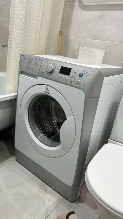 Продам стиральную машину Indesit