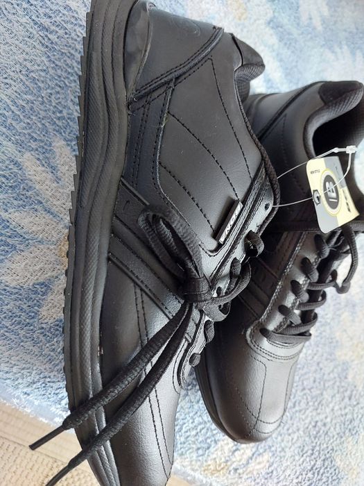 Новые кроссовки весна - осень.