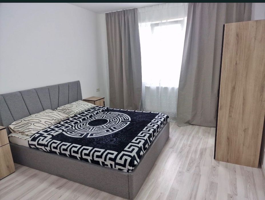 Închiriez apartament