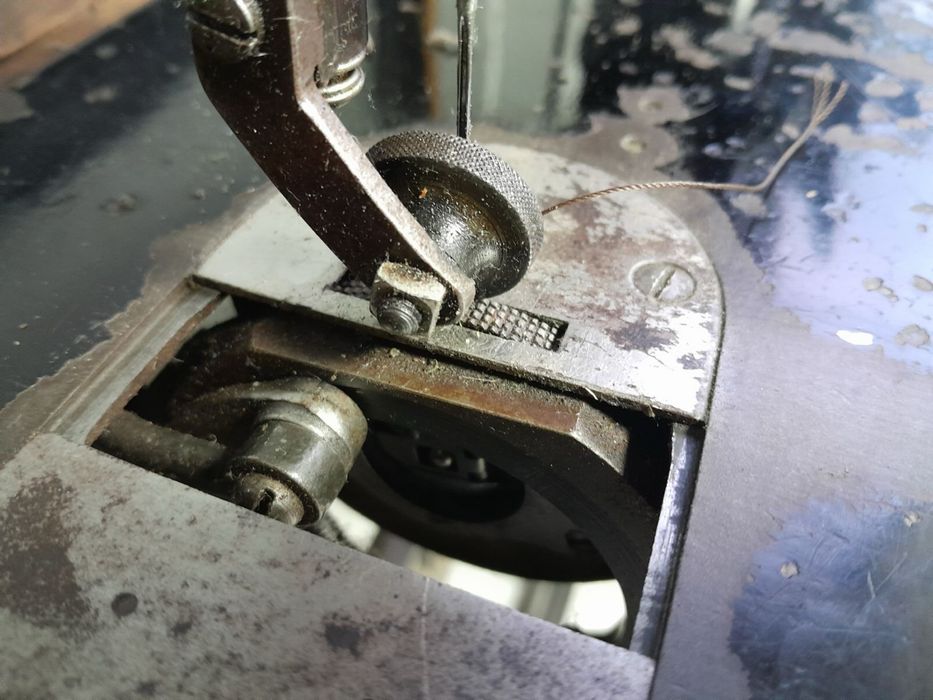 Крачна шевна машина SINGER за кожа – 150 евро