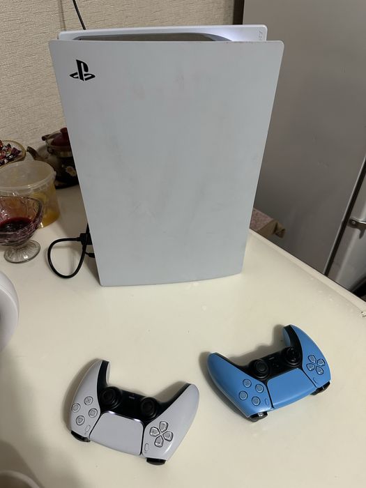 Продам пс5 2 джойстика популярные игры