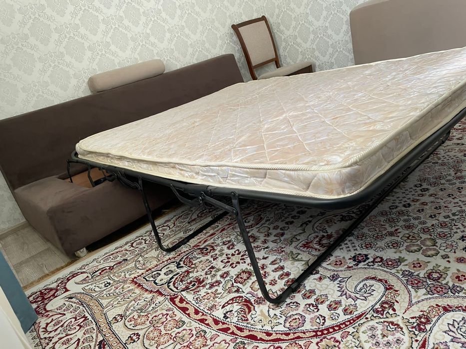 Продам диван с подушками