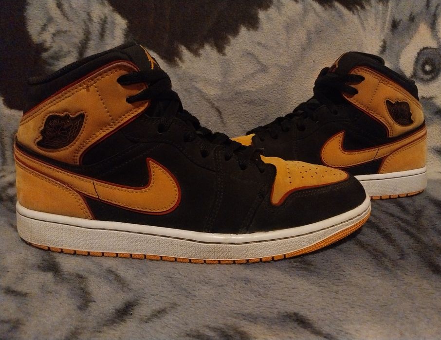 Jordan 1 Mid Vivid Orange Black