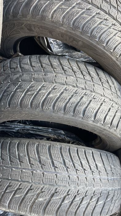 Продавам зимни гуми за джип нокиан