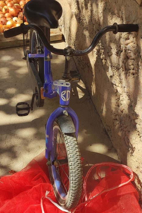 Velosiped razmer 16 lik o‘rtasidan buklanadi